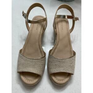 Women’s size 10.5 Luchia Natural wedges